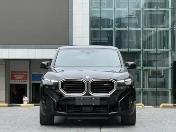 2023 BMW XM с пробегом 12 000 км