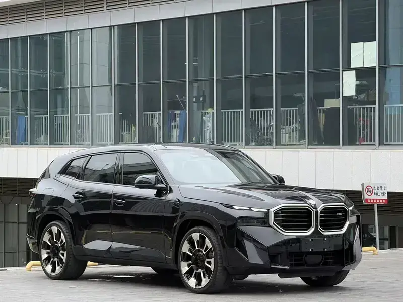 2023 BMW XM с пробегом 12 000 км