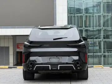 2023 BMW XM с пробегом 12 000 км