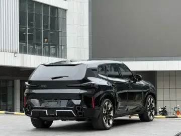 2023 BMW XM с пробегом 12 000 км