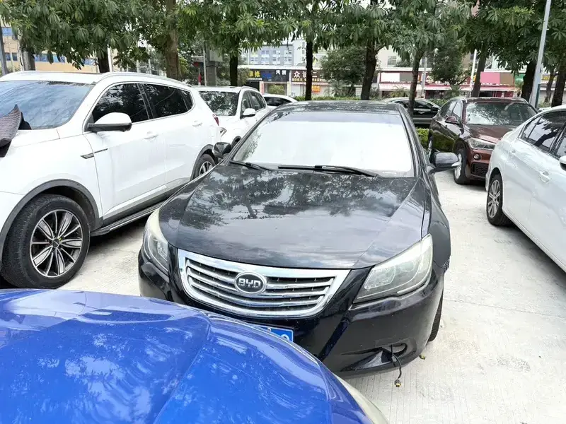 2013 BYD G6 с пробегом 90 000 км