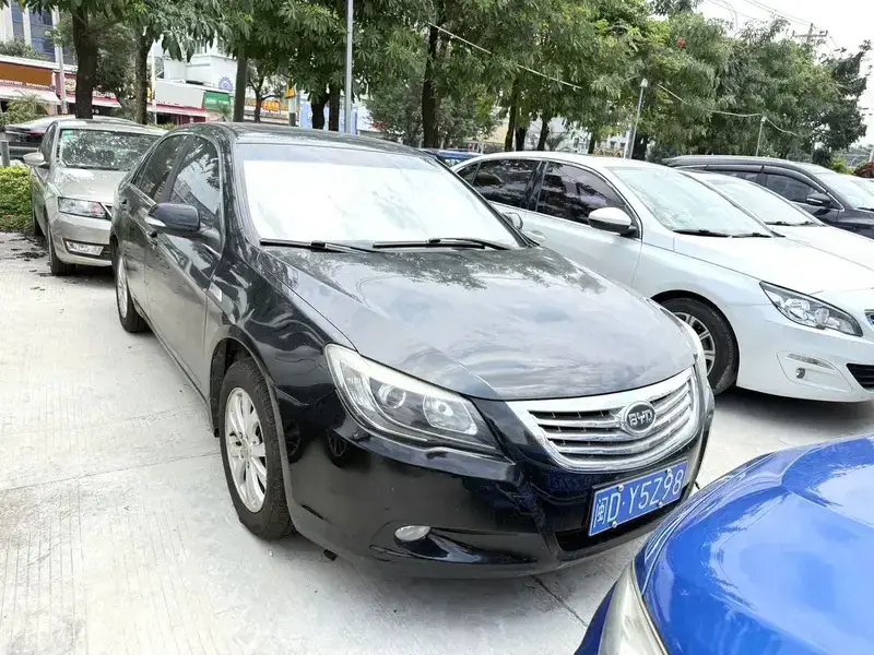 2013 BYD G6 с пробегом 90 000 км