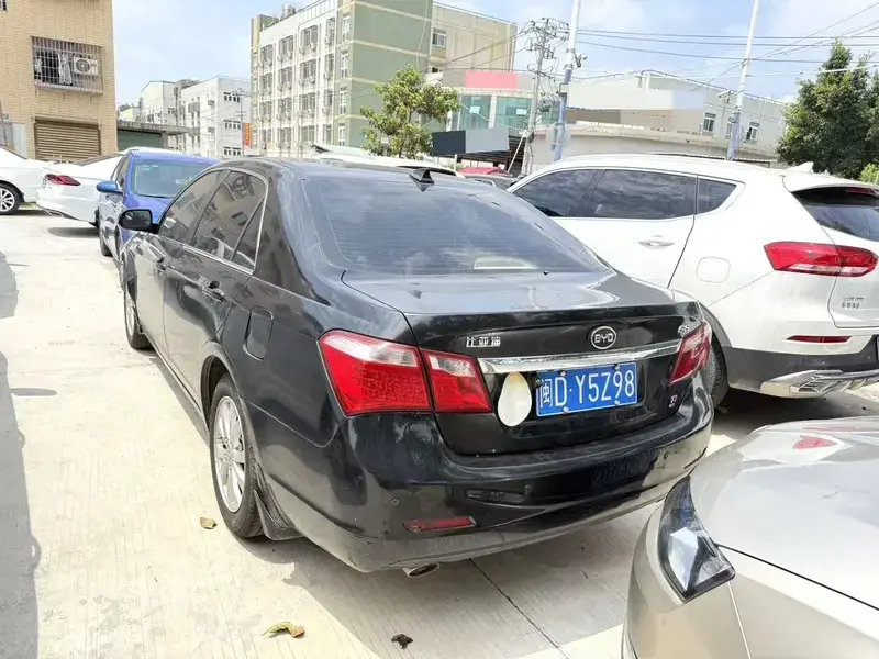 2013 BYD G6 с пробегом 90 000 км