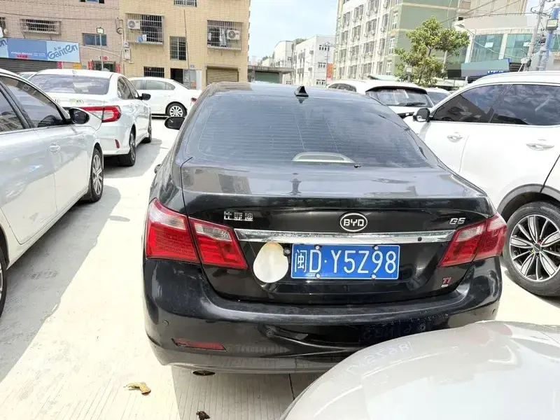 2013 BYD G6 с пробегом 90 000 км