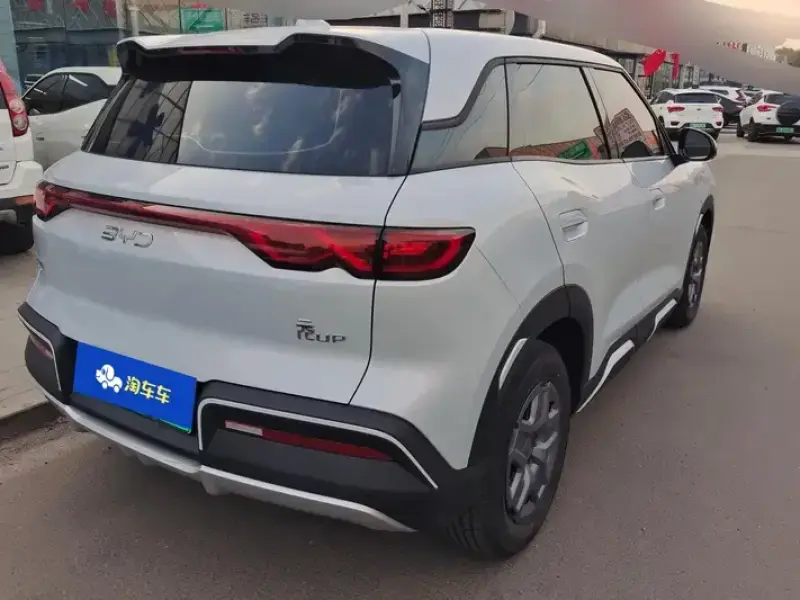 2025 BYD Yuan Up с пробегом 200 км