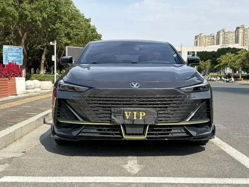 2022 Changan UNI-V с пробегом 20 000 км