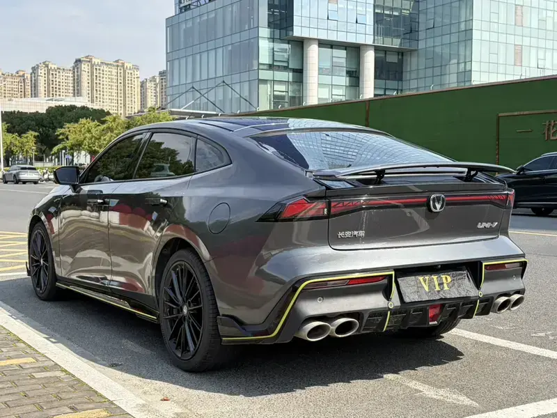 2022 Changan UNI-V с пробегом 20 000 км
