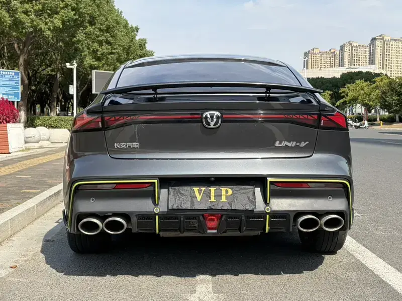 2022 Changan UNI-V с пробегом 20 000 км
