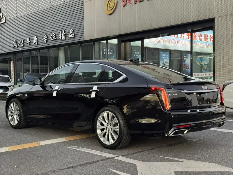 2023 Cadillac CT6 с пробегом 5 000 км