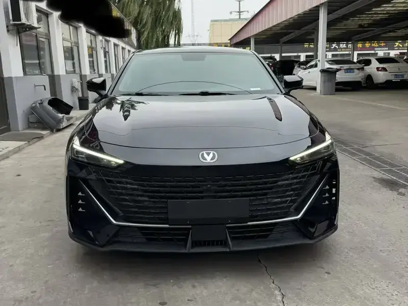 2023 Changan UNI-V с пробегом 30 000 км