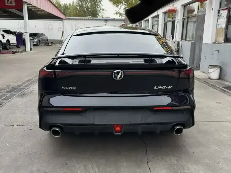 2023 Changan UNI-V с пробегом 30 000 км