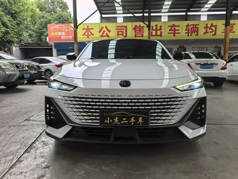2023 Changan UNI-V с пробегом 56 000 км