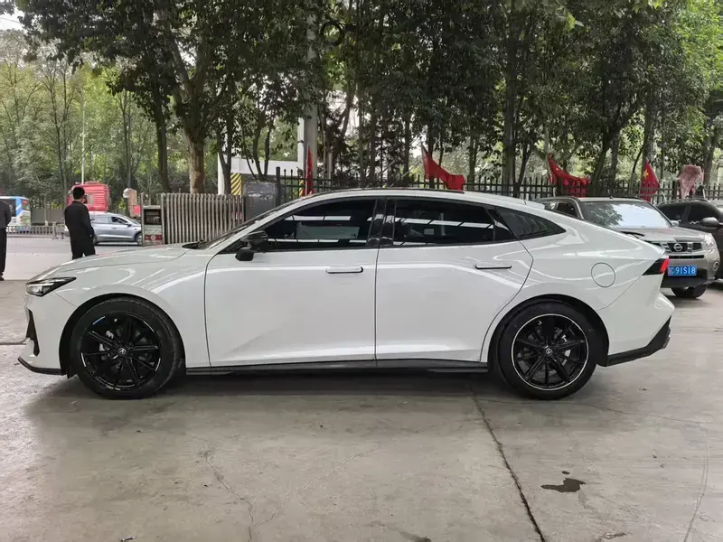 2023 Changan UNI-V с пробегом 56 000 км