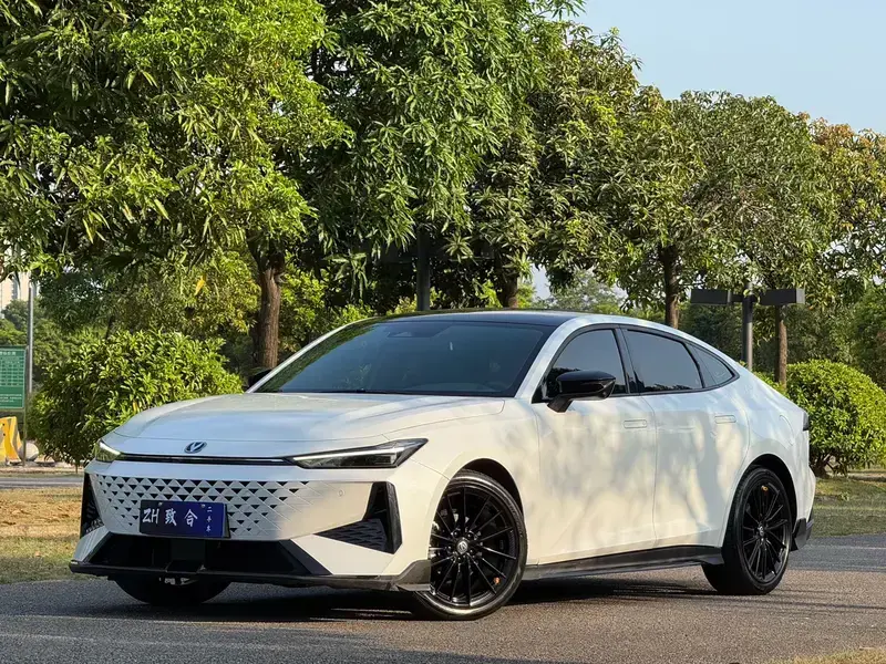 2024 Changan UNI-V с пробегом 27 000 км
