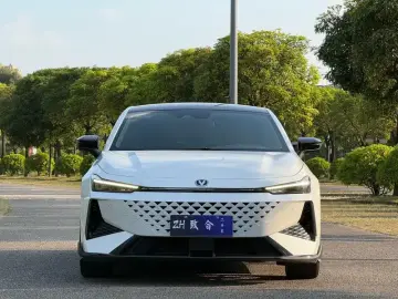 2024 Changan UNI-V с пробегом 27 000 км