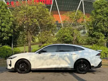 2024 Changan UNI-V с пробегом 27 000 км