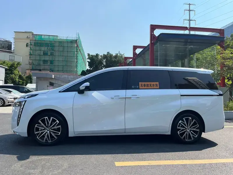 2024 GAC Trumpchi E8 с пробегом 15 000 км