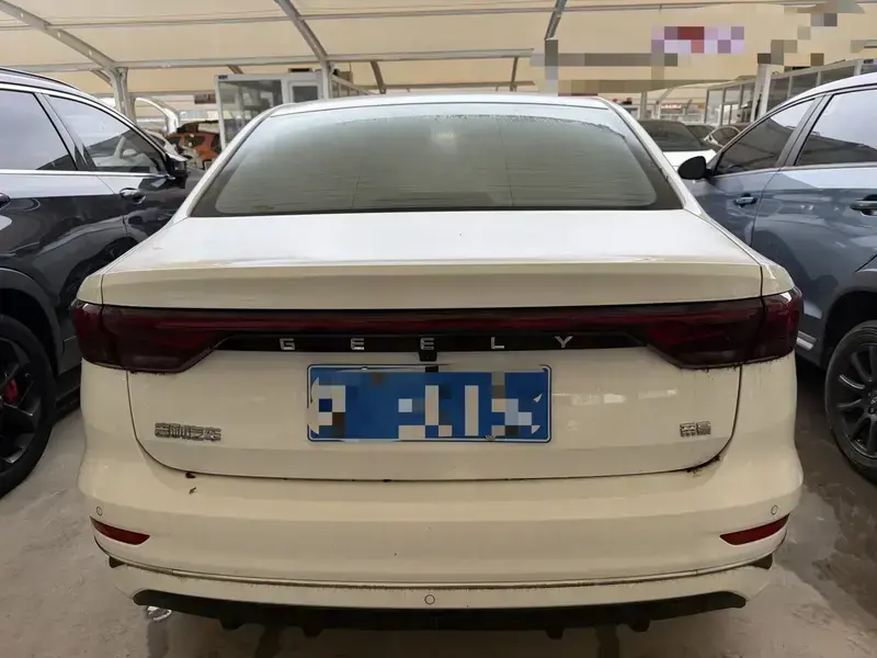 2025 Geely Emgrand с пробегом 6 800 км