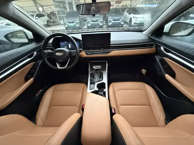 2025 Geely Emgrand с пробегом 6 800 км