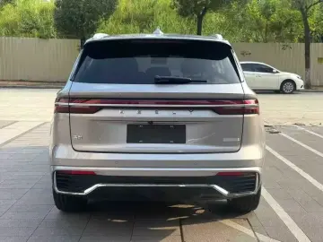 2021 Geely Monjaro с пробегом 30 000 км