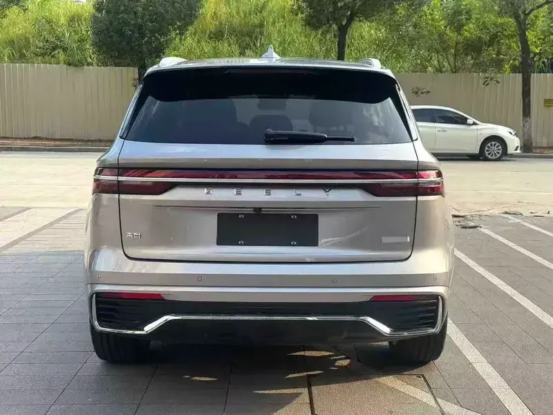 2021 Geely Monjaro с пробегом 30 000 км