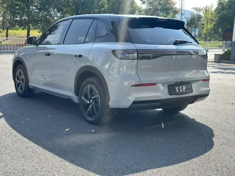 2024 Geely Galaxy E5 с пробегом 26 000 км