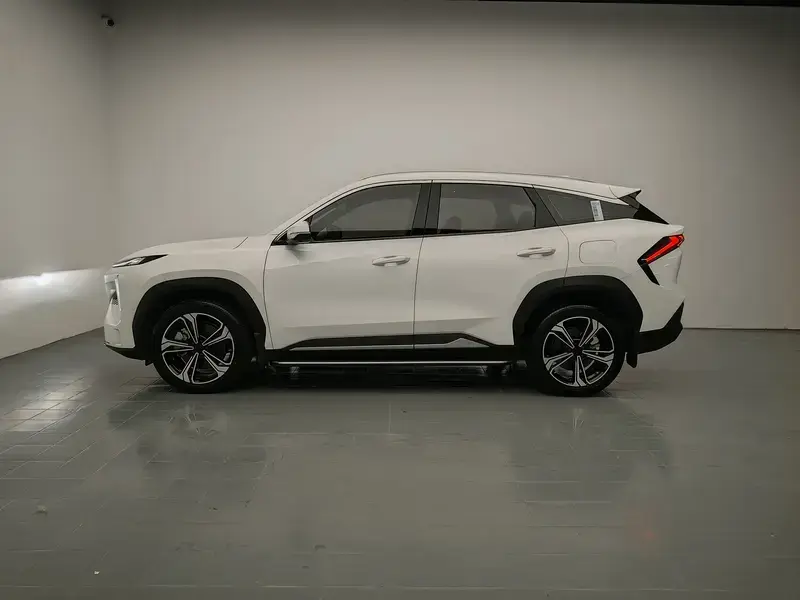 2023 Geely Galaxy L7 с пробегом 34 000 км