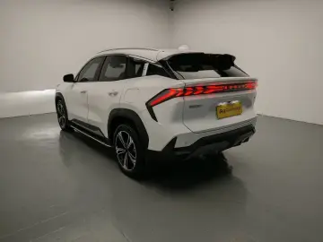 2023 Geely Galaxy L7 с пробегом 34 000 км