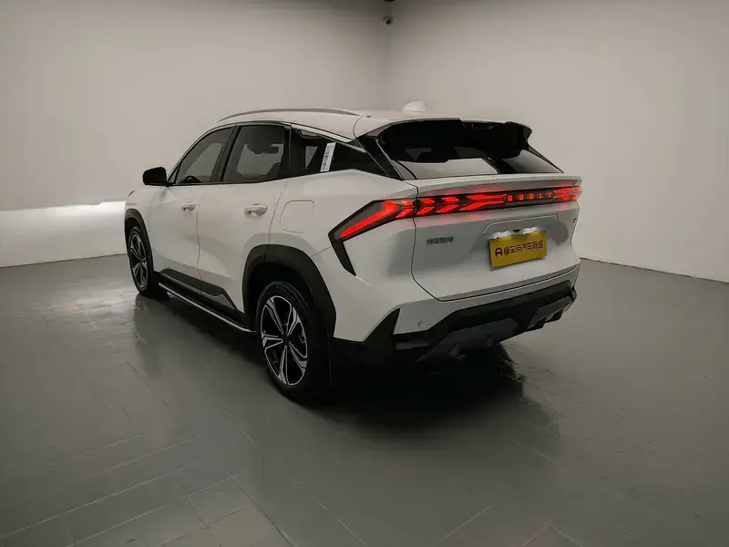 2023 Geely Galaxy L7 с пробегом 34 000 км
