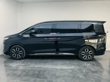2022 Hongqi HQ9 с пробегом 100 800 км