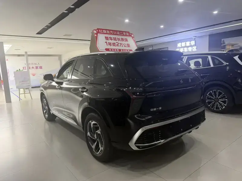2024 Hongqi HS3 с пробегом 14 000 км