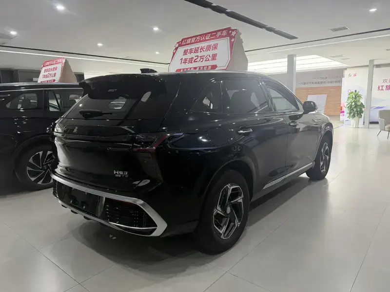 2024 Hongqi HS3 с пробегом 14 000 км