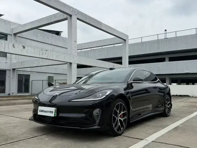 2025 IM Motors (Zhiji) L6 с пробегом 26 000 км