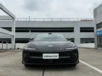 2025 IM Motors (Zhiji) L6 с пробегом 26 000 км