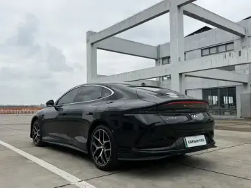 2025 IM Motors (Zhiji) L6 с пробегом 26 000 км