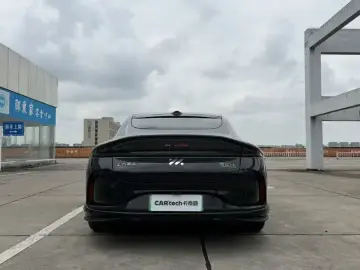 2025 IM Motors (Zhiji) L6 с пробегом 26 000 км