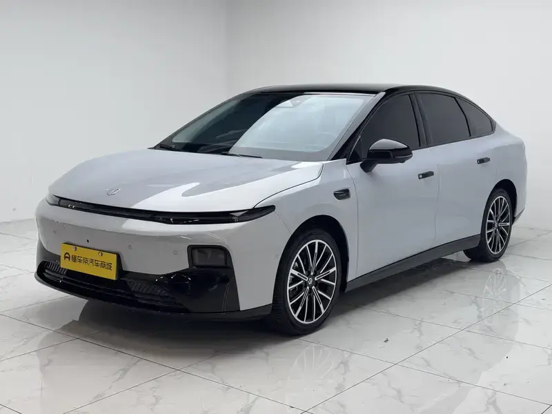 2025 Leapmotor B01 с пробегом 8 000 км