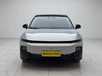 2025 Leapmotor B01 с пробегом 8 000 км