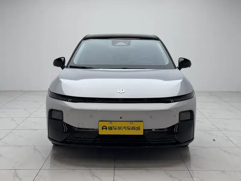 2025 Leapmotor B01 с пробегом 8 000 км