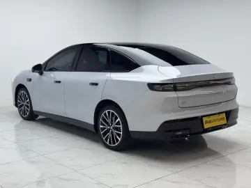 2025 Leapmotor B01 с пробегом 8 000 км