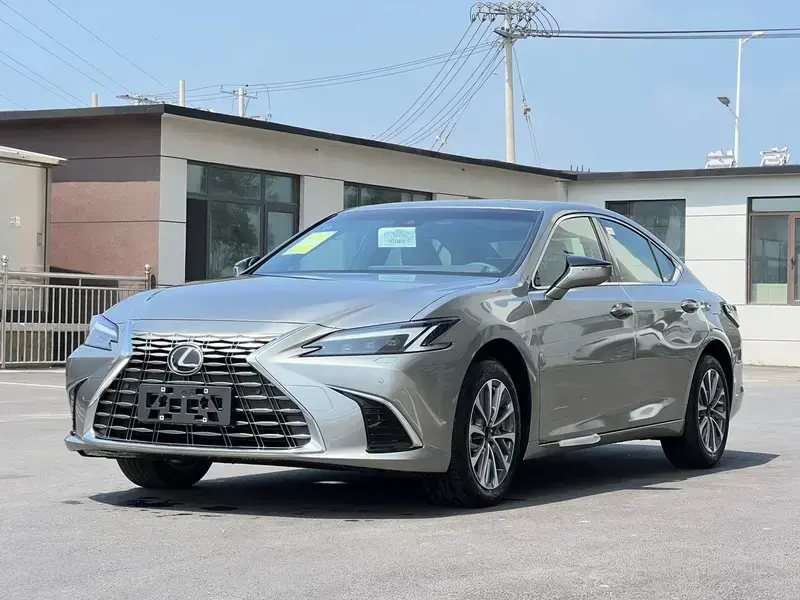 2025 Lexus ES с пробегом 100 км