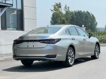 2025 Lexus ES с пробегом 100 км
