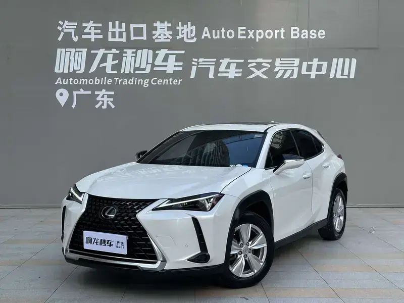 2022 Lexus UX с пробегом 39 900 км