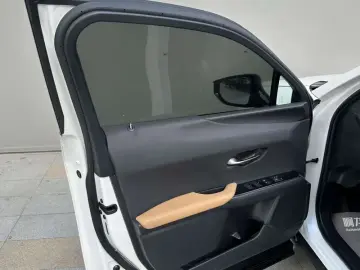 2022 Lexus UX с пробегом 39 900 км