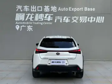 2022 Lexus UX с пробегом 39 900 км