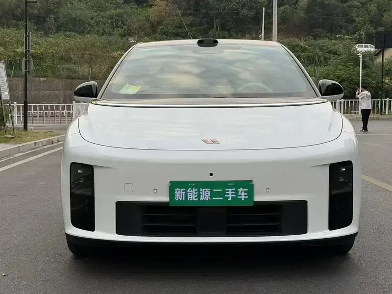 2025 Li Auto (Lixiang) i6 с пробегом 13 800 км