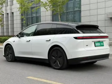 2025 Li Auto (Lixiang) i6 с пробегом 13 800 км