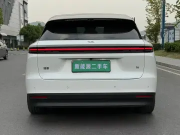 2025 Li Auto (Lixiang) i6 с пробегом 13 800 км