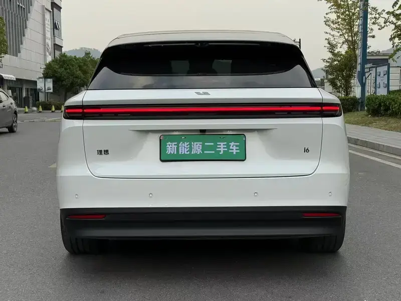 2025 Li Auto (Lixiang) i6 с пробегом 13 800 км