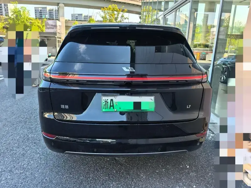 2025 Li Auto (Lixiang) L7 с пробегом 8 000 км